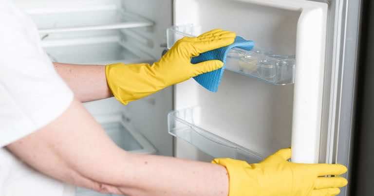 Jakim naturalnym środkiem myć lodówkę?