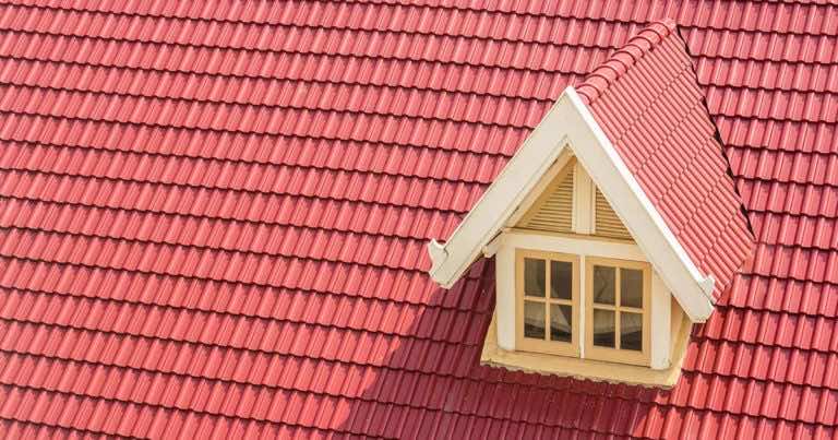 Co to jest lukarna? Zalety i wady lukarny.