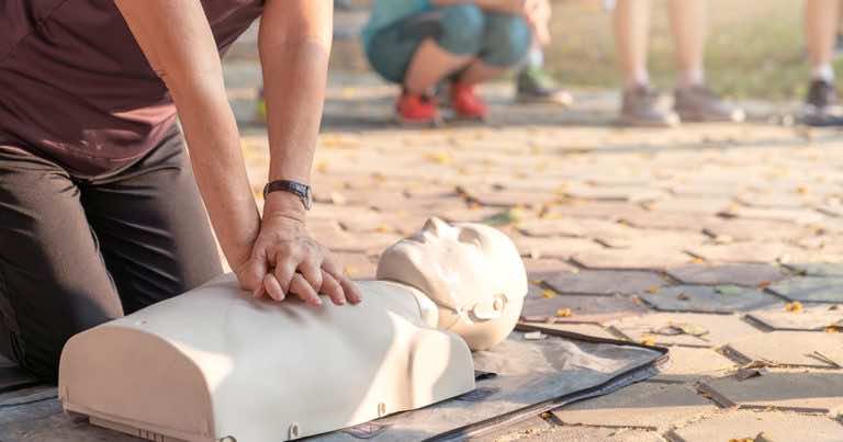 Dzisiaj Światowy Dzień Pierwszej Pomocy – co nam grozi za nieudzielenie jej?