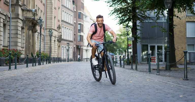 Obowiązki i zakazy dotyczące rowerzystów. Pamiętaj o nich jadąc rowerem!