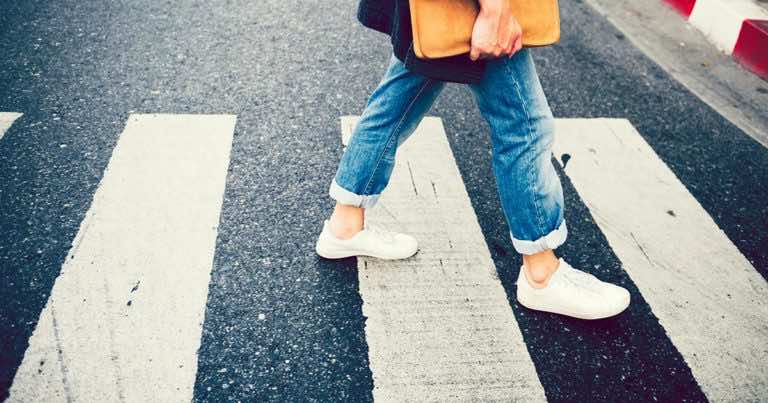 Czy znasz obowiązki i zakazy dotyczące pieszych? Mało kto wie o wszystkich!