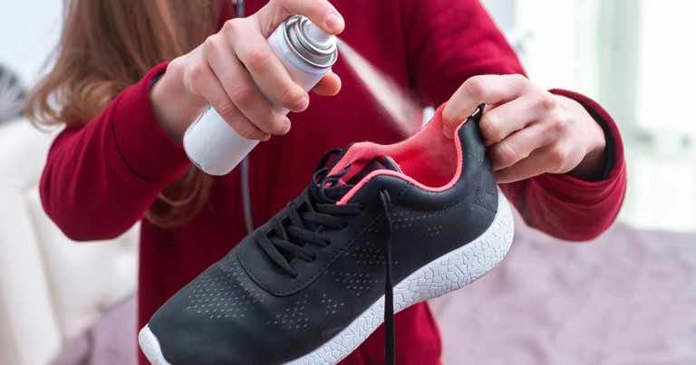 Co zrobić ze śmierdzącymi butami