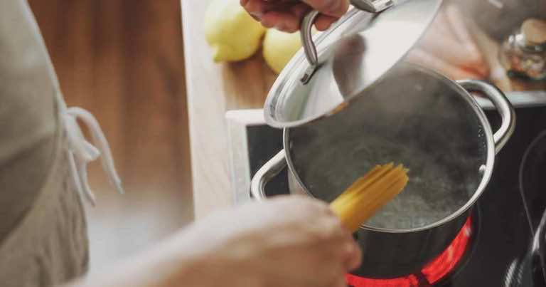 Ten błąd podczas gotowania makaronu popełnia większość z nas!