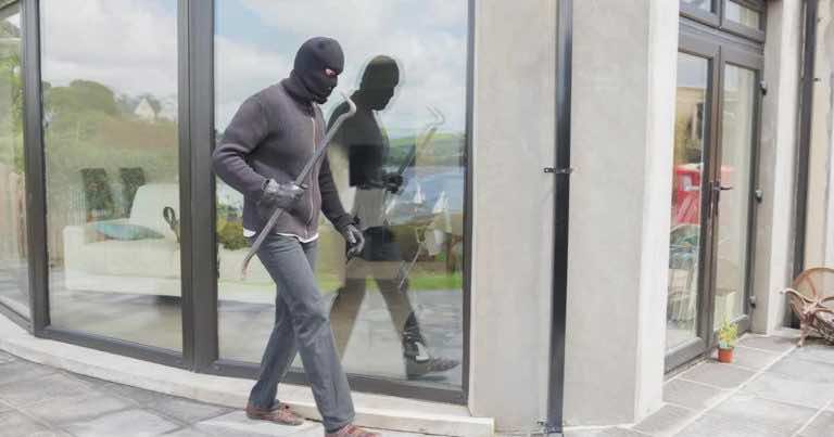 Jak zabezpieczyć dom przed złodziejami?