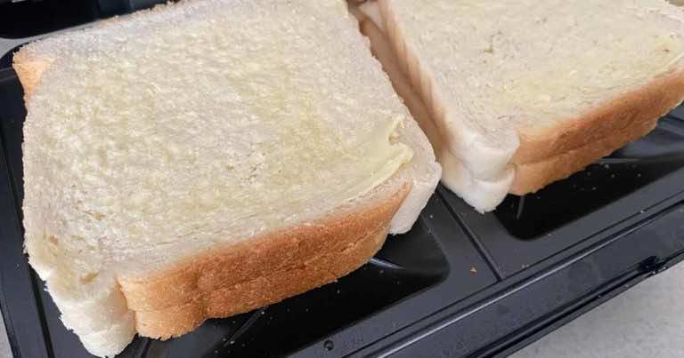 Zrób to, a tosty będą rumiane i chrupiące na zewnątrz