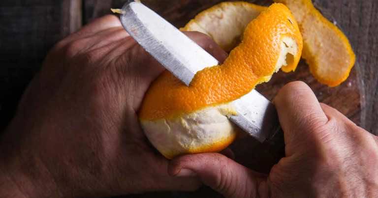 Nie wyrzucaj skórki pomarańczy. Zrobisz z niej genialną rzecz do swojej pralni!