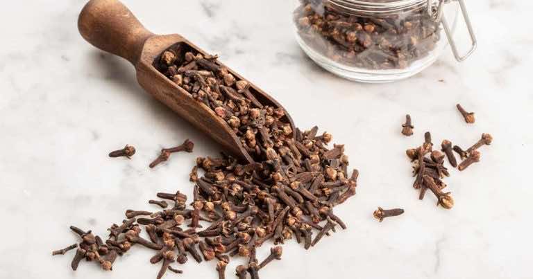 Goździki to nie tylko przyprawa. Zobacz jak je wykorzystać!