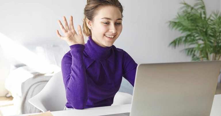 Aby pomagać nie trzeba wychodzić z domu. Wesprzyj seniora jako cyfrowy wolontariusz.