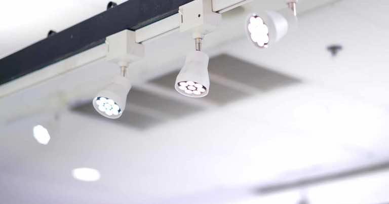Oświetlenie szynowe – jak może sprawdzić się w naszym domu?