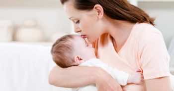 Badania twierdzą, że im częściej przytulasz dziecko tym lepiej rozwija się jego mózg