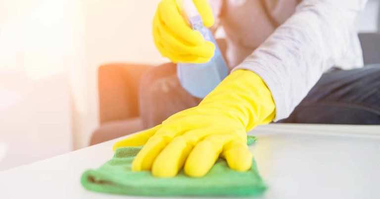 Weź ten płyn ze swojej łazienki i pozbądź się problemu kurzu przed świętami!