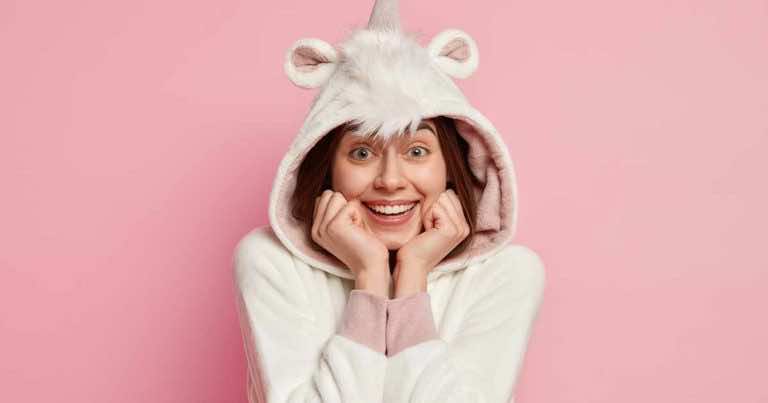 Dlaczego nie powinniśmy spać w ciepłych piżamach – nawet zimą?