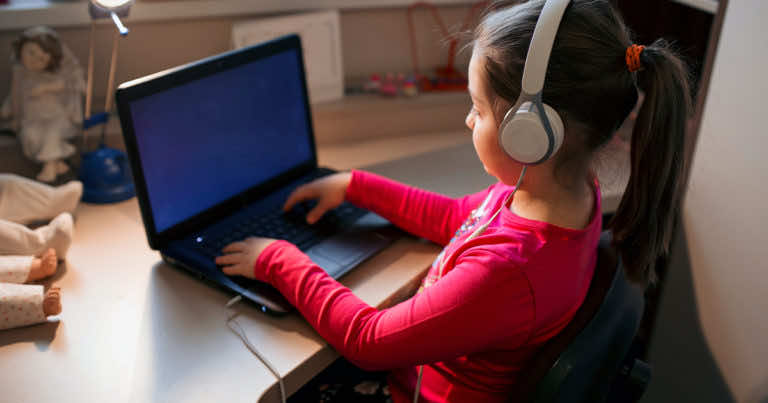 Rodziny, które dostały od szkoły laptopy do zdalnej nauki oddały je do lombardu [AKTUALIZACJA]