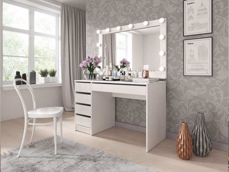 Biurko stworzone dla kobiety. Modny mebel o wielu twarzach.