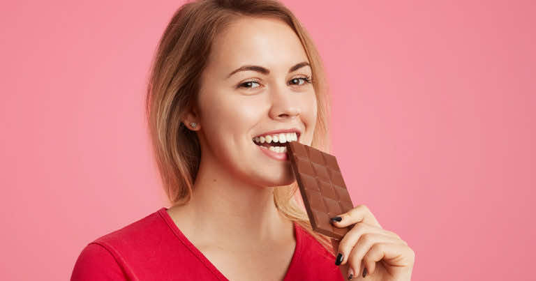 Jaki wpływ na nasze zdrowie ma jedzenie czekolady?