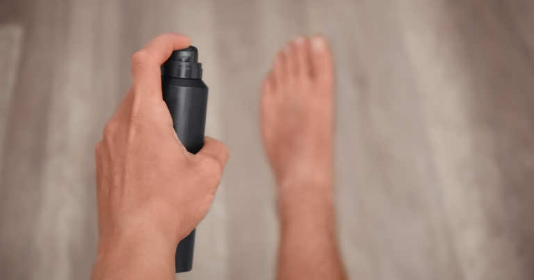 Skuteczne sposoby na pocące się stopy. Jak rozwiązać problem potliwych stóp?