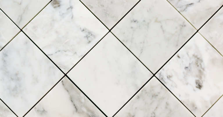 Czym pomalować fugi?