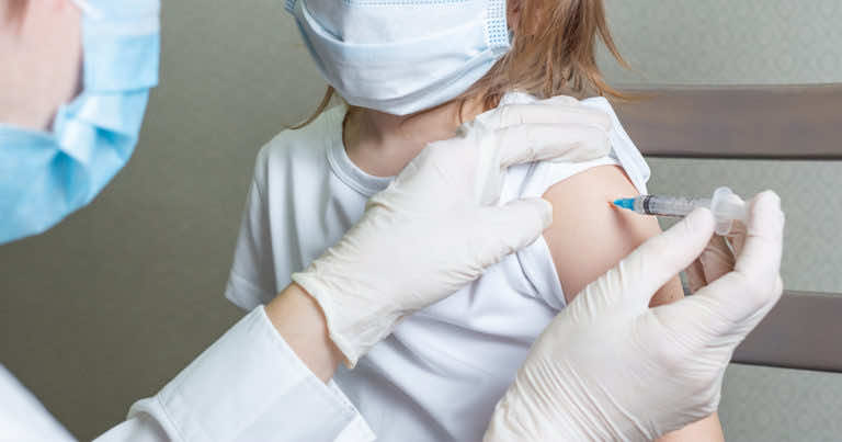 Szczepienia dzieci na koronawirusa już wkrótce? Minister Zdrowia informuje o szczegółach.