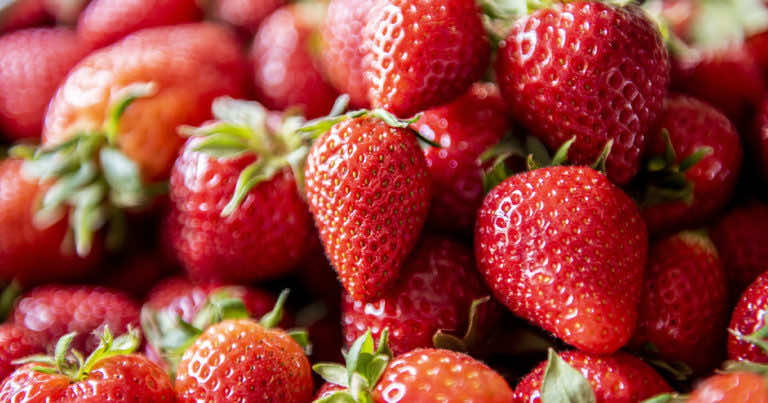 Czy truskawki tuczą? Ile można zjeść truskawek?