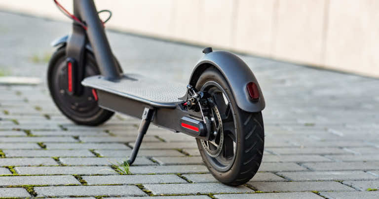 Twoje dziecko ma hulajnogę elektryczną? Od 20 maja wchodzą ważne zmiany.