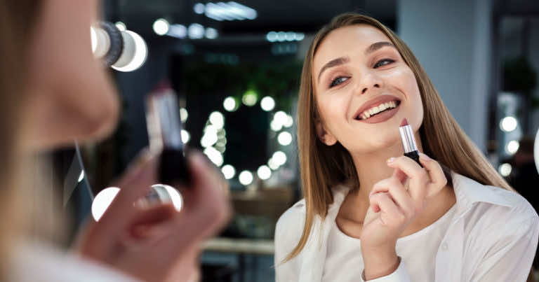 Jak przedłużyć trwałość makijażu?