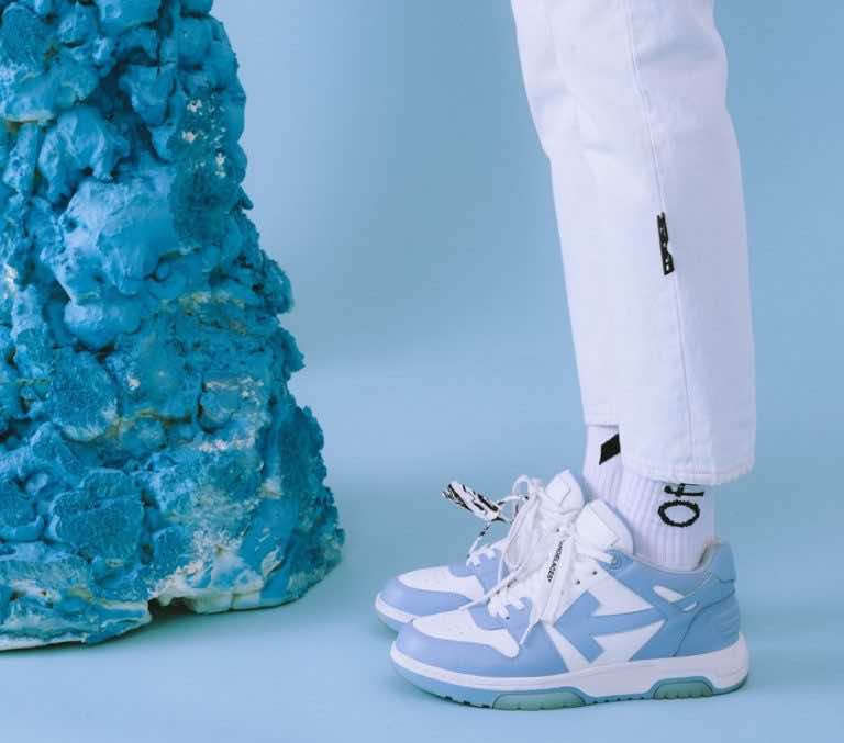 Jak dobrać buty do damskich jeansów?