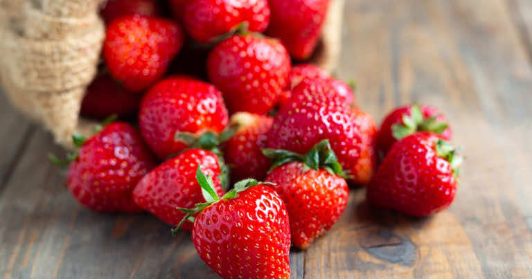 Czy można jeść truskawki z szypułkami?