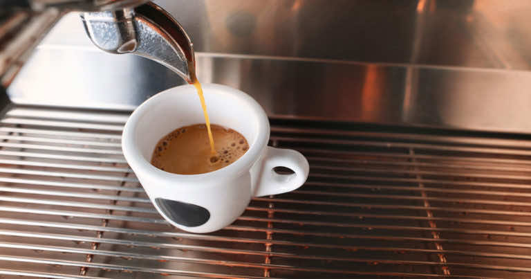 Czy wiesz dlaczego w kawiarni do espresso dostajesz wodę?