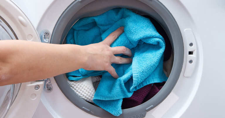 Zobacz, dlaczego warto dodać sodę oczyszczoną do prania!