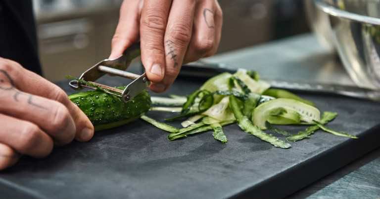 Jak wykorzystać obierki po ogórkach?