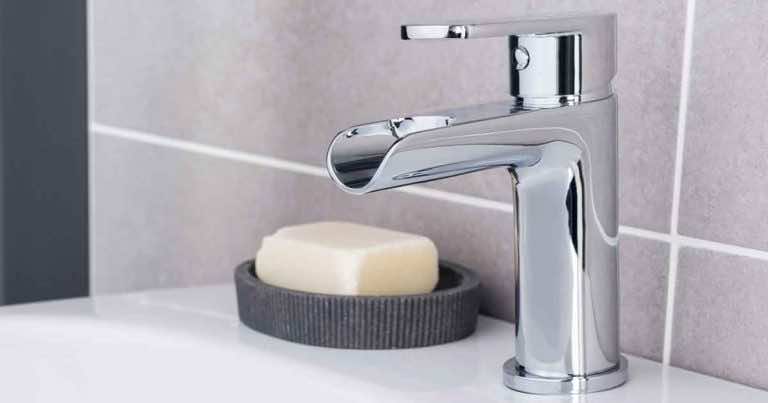 Jak wyczyścić kran chromowany – wykorzystaj ten prosty trik!