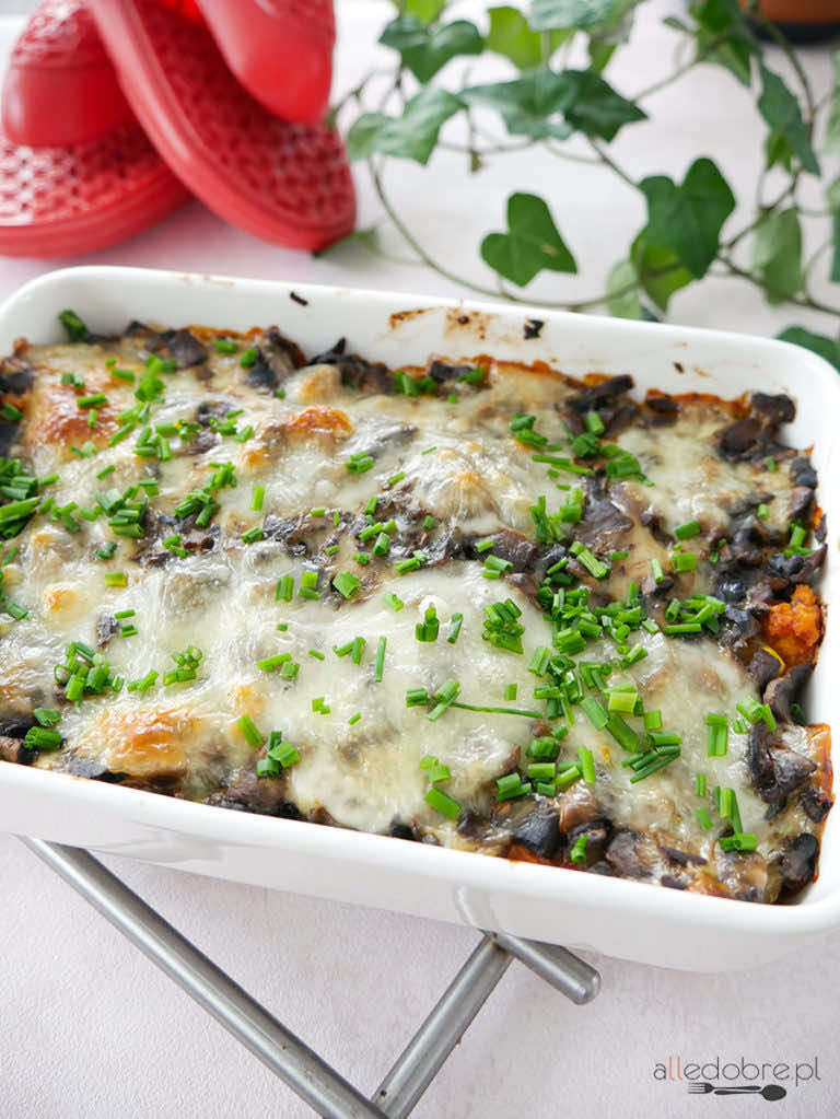 Zapiekanka obiadowa z makaronem, pieczarkami i serem