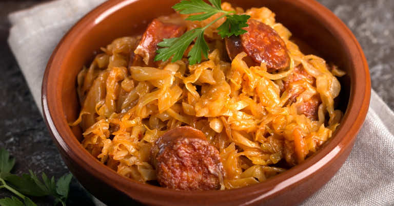 Jak uratować zbyt kwaśny bigos?