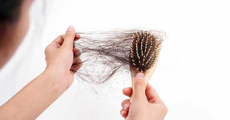5 produktów, które powstrzymają wypadanie włosów