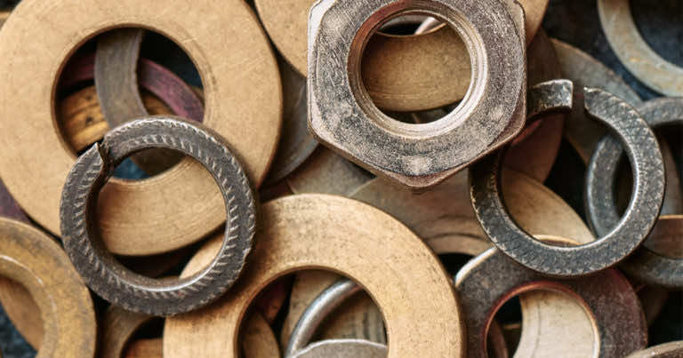 Jakie wyroby metalowe warto mieć podczas remontu?