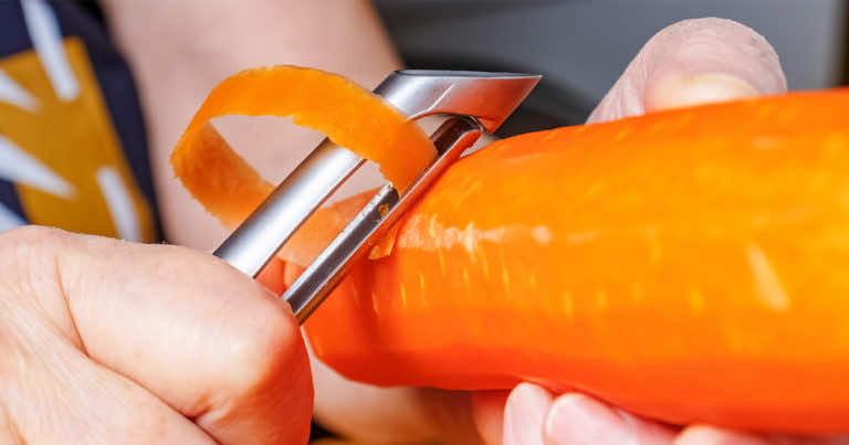 Jak wykorzystać obierki marchewki?