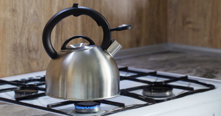 Jak usunąć kamień z czajnika na kuchenkę gazową?