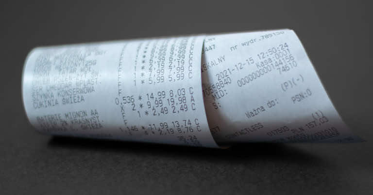 Czy zauważyliście, że w niektórych sklepach paragony zmieniły kolor? To nie przypadek.