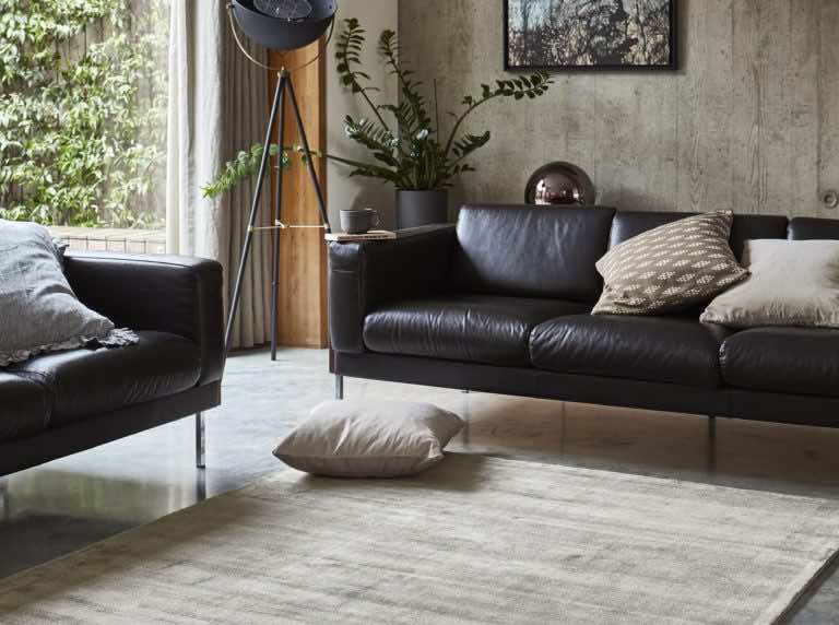 Ręcznie tkane dywany z wełny – jakie są ich mocne i słabe strony?