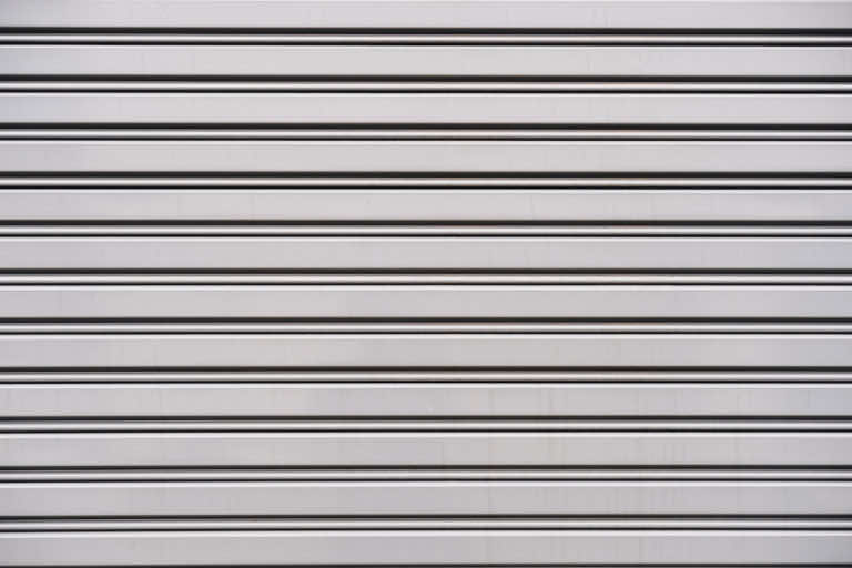 Żaluzje aluminiowe – świetna alternatywa, jeśli masz w domu alergika