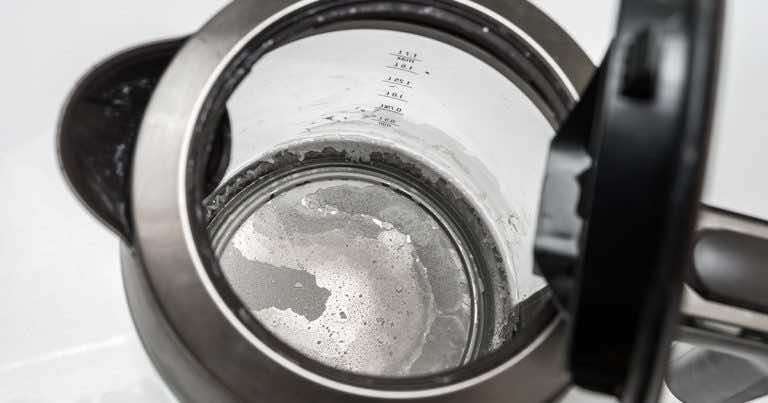 Jak odkamienić czajnik? Ten prosty i ekologiczny sposób zawsze działa!