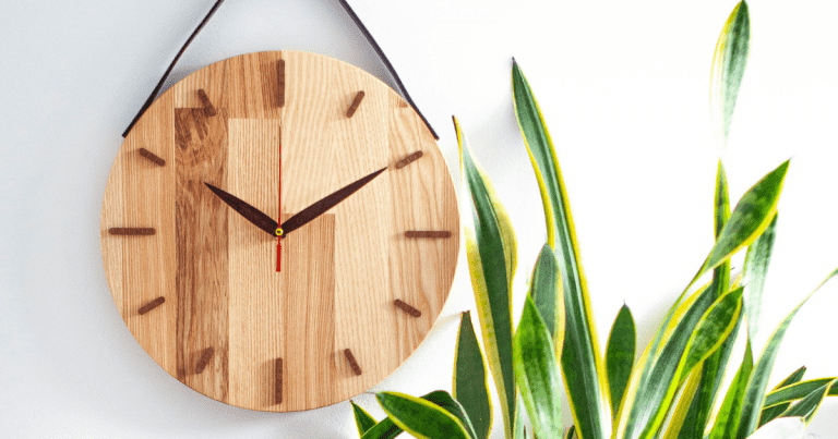 Drewniane dodatki do salonu — czyli jak ocieplić wnętrze?