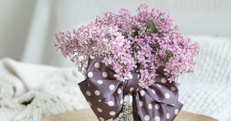 Bez w wazonie – co zrobić, aby dłużej stał?