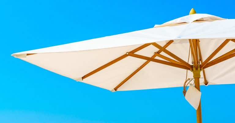 Jak umyć parasol ogrodowy i jak o niego dbać?