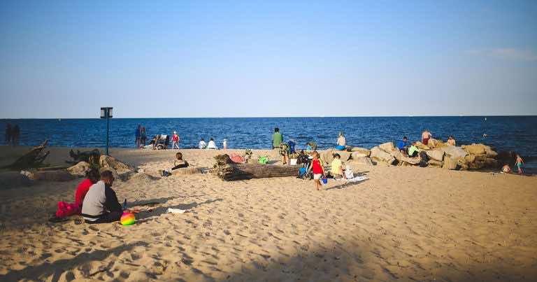 Przyśpiewki handlarzy obnośnych na plaży