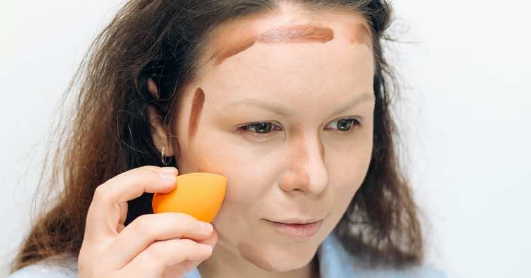 Bronzer w kremie – jaki efekt daje i jak go stosować?