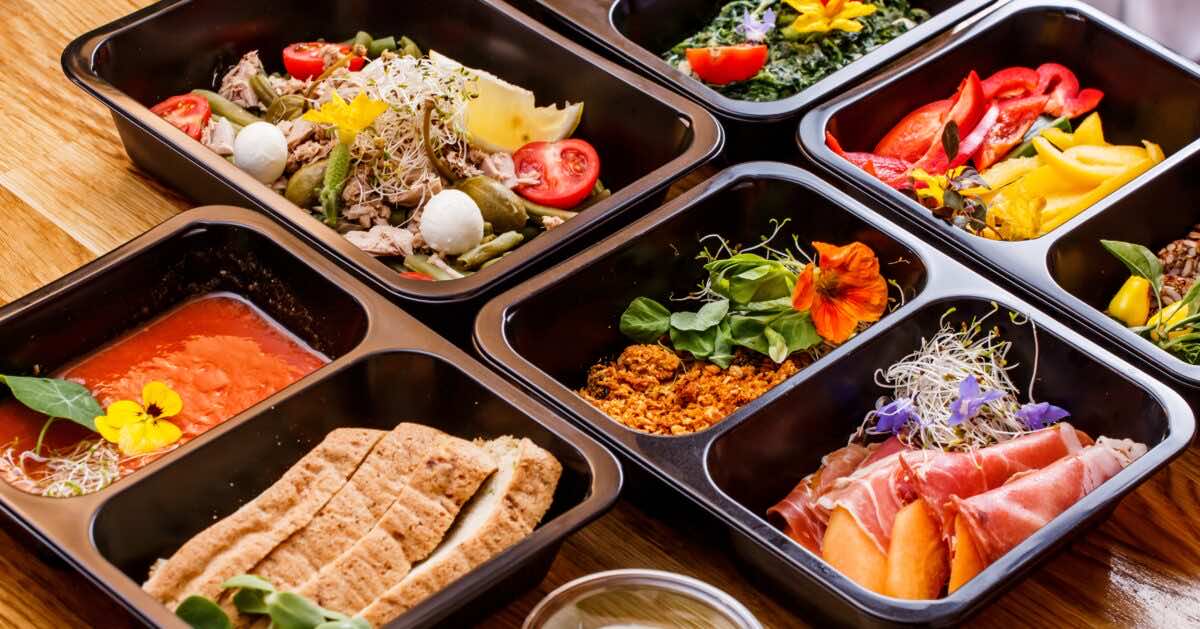 Dieta pudełkowa – dlaczego warto zdecydować się na catering dietetyczny?