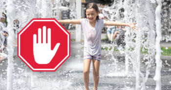 Upały doskwierają, ale nie pozwalaj dzieciom kąpać się w fontannie! To niebezpieczne.