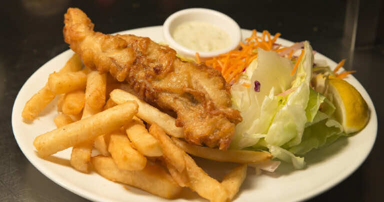 Jakiej ryby lepiej unikać w nadmorskich knajpach? Będziesz zaskoczona.