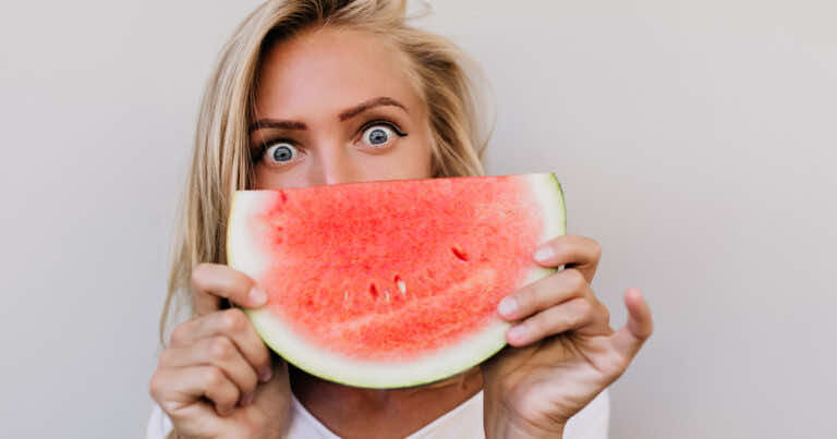 Jedz te produkty podczas upałów. Świetnie nawadniają!